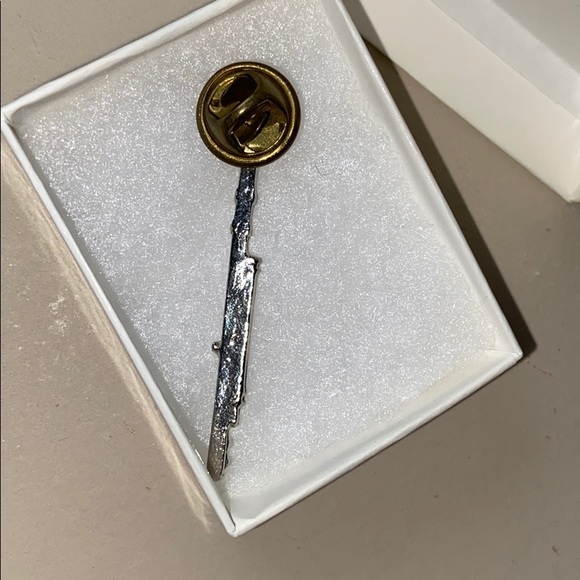 Flute Lapel Pin Silver Tone With Box - Picture 3 of 4